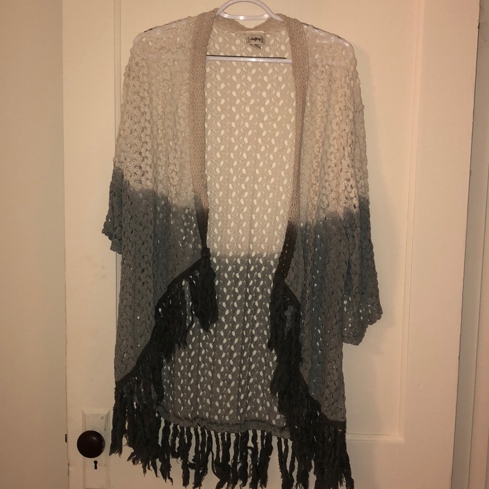 Buckle daytrip knitted type fringed shawl